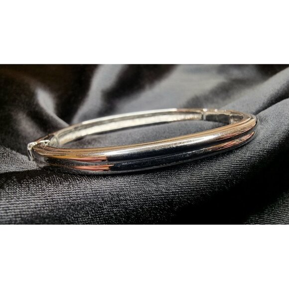 Vintage Swarovski Silver-Tone Hinged Bangle Bracelet With Clear Crystal Accents - Picture 5 of 5